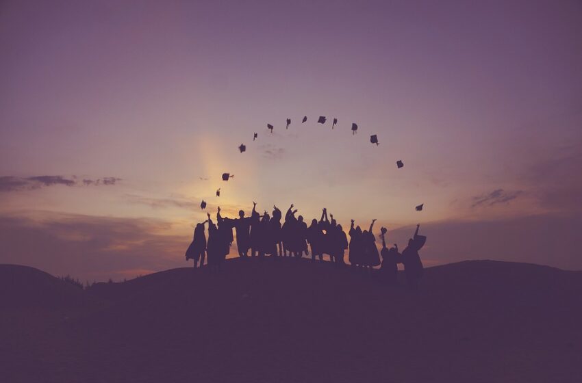 Becas para estudiantes de 4to y 5to de secundaria en Estados Unidos
