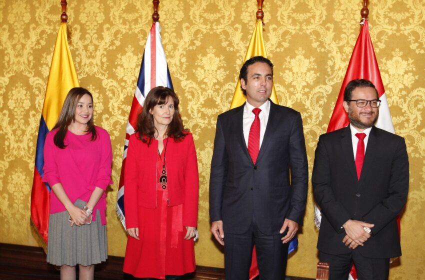  Perú y Reino Unido firman acuerdo comercial