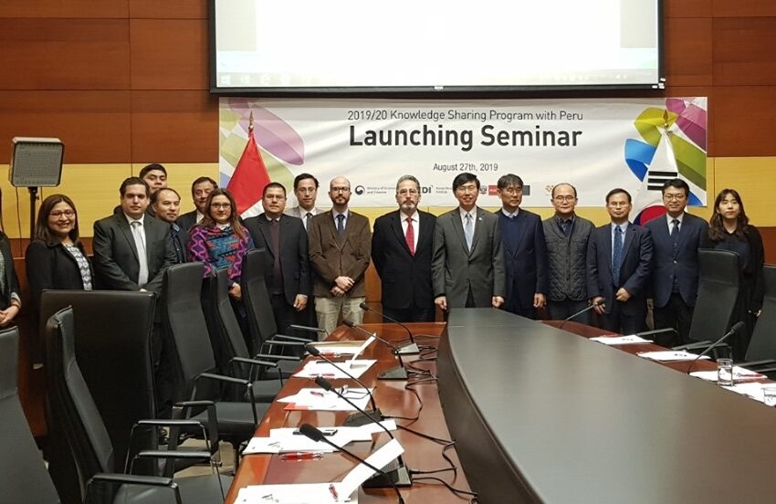  Corea del Sur intercambio conocimientos en políticas TIC para sector Educación