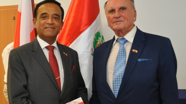  Presentación del libro “Los polacos en la historia del Perú” en Polonia