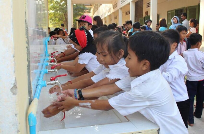  Dos de cada cinco escuelas del mundo carecían de instalaciones básicas para el lavado de manos antes de la pandemia de COVID-19, según UNICEF y la OMS
