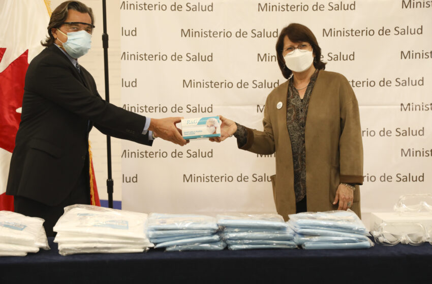  Gobierno de Canadá y la OPS/OMS realizan donación de equipos de protección personal para el personal de salud